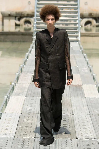 Look 40